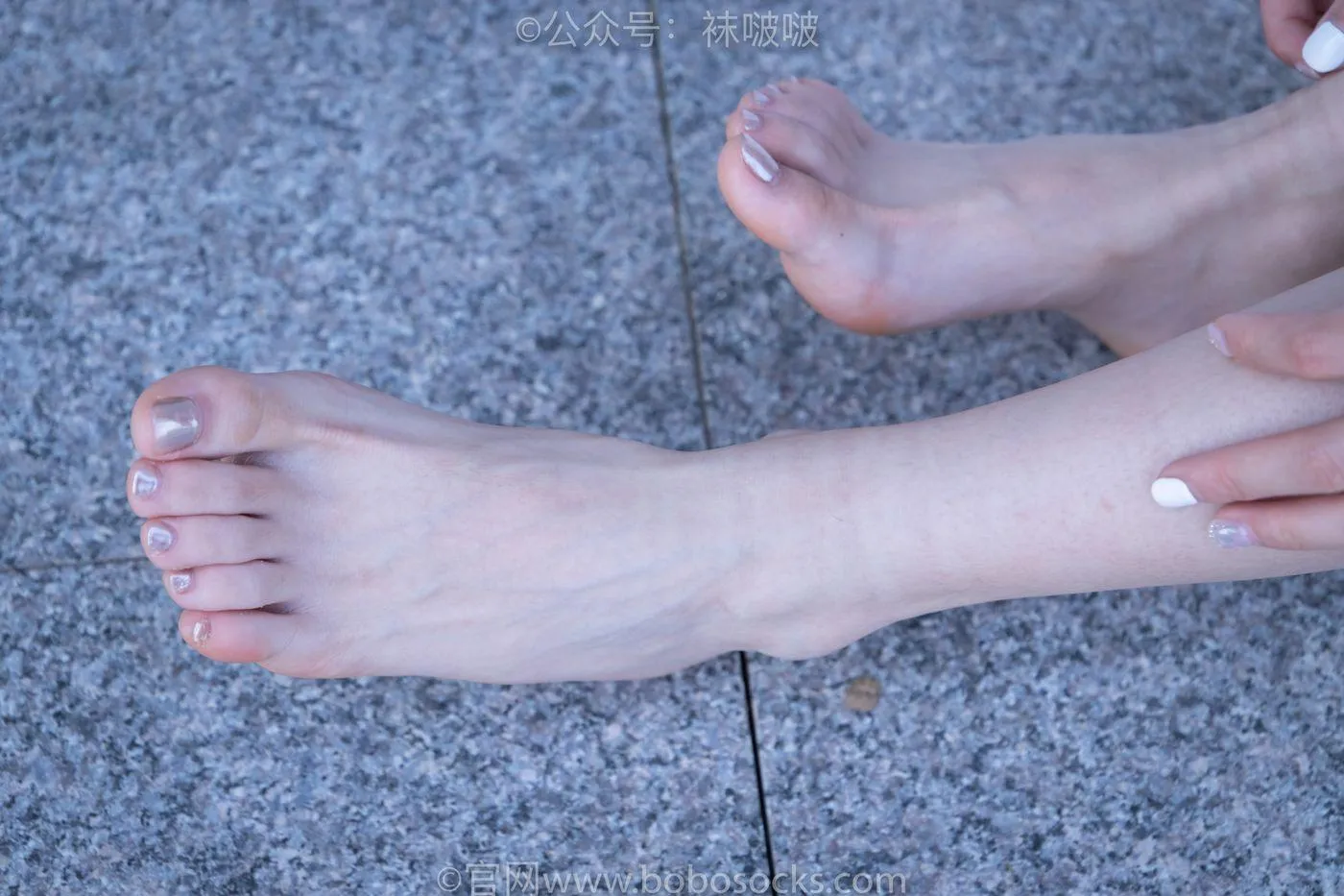 [BoBoSocks袜啵啵]NO.028 小米-运动鞋、白棉袜、裸足 [133P]插图4